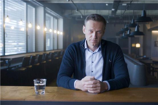 Alexej Nawalny in einer inzwischen ikonischen Filmszene der Dokumentation über sein Wirken. Bild: DCM Filmdistribution