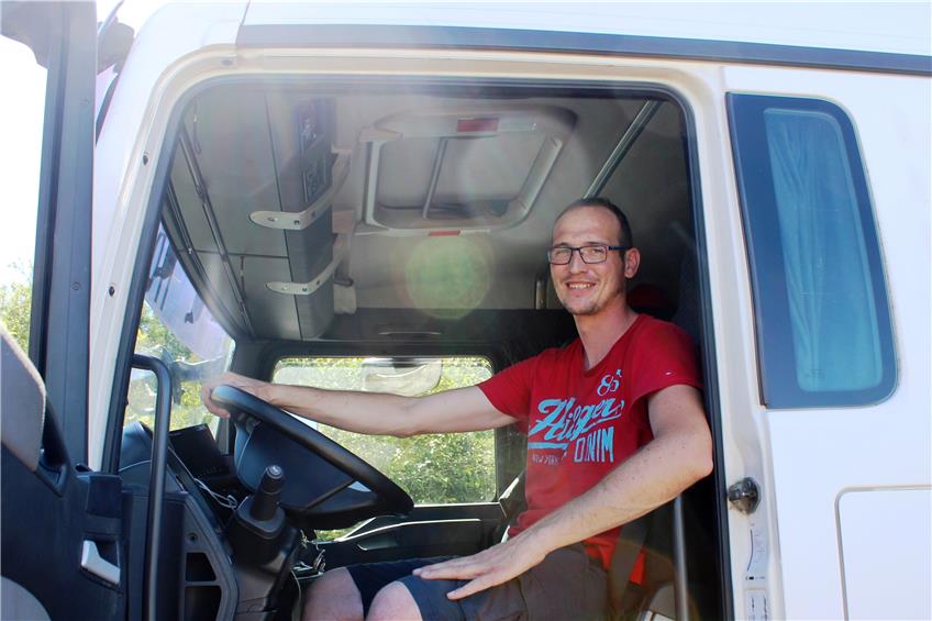 Am Steuer eines Lastwagens, der Pferde befördert, fühlt sich Felix Hofmann am wohlsten: Der Bergfelder bietet Tiertransporte in ganz Europa an. Bilder: sdh