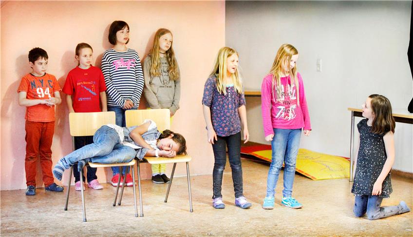 Auf die Bühne kommt, was Kinder selbst improvisiert haben: Heute werden die Stück bei der LAG-Theaterpädagogik in der Heppstraße aufgeführt. Bild: Faden