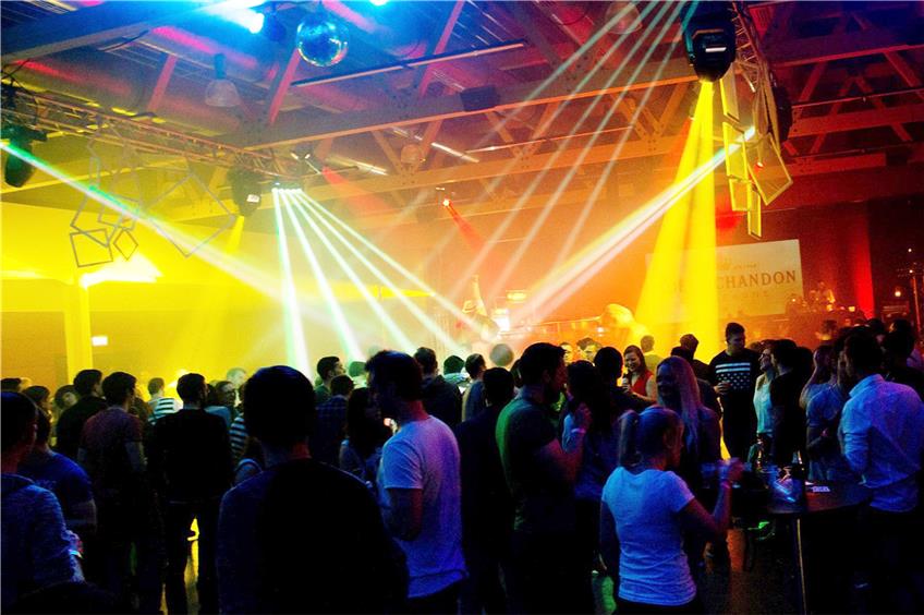 Bei der ersten Soundoperation-Party im März 2016 tanzten rund 900 Besucher in der Stadthalle. Die nächste Party steigt am 6. Mai.Privatbild