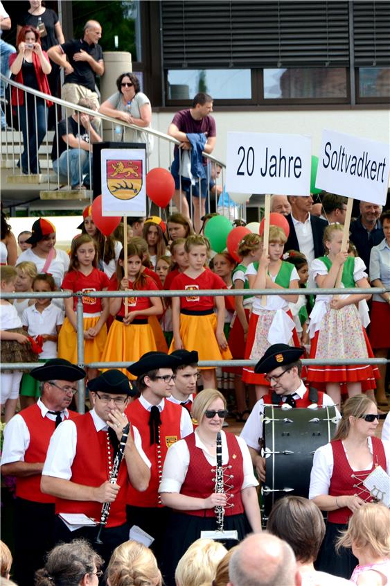 „Wir lassen keinen Hunger zu“: Gäste aus Ungarn prägten das Dorfstraßenfest in diesem Jahr