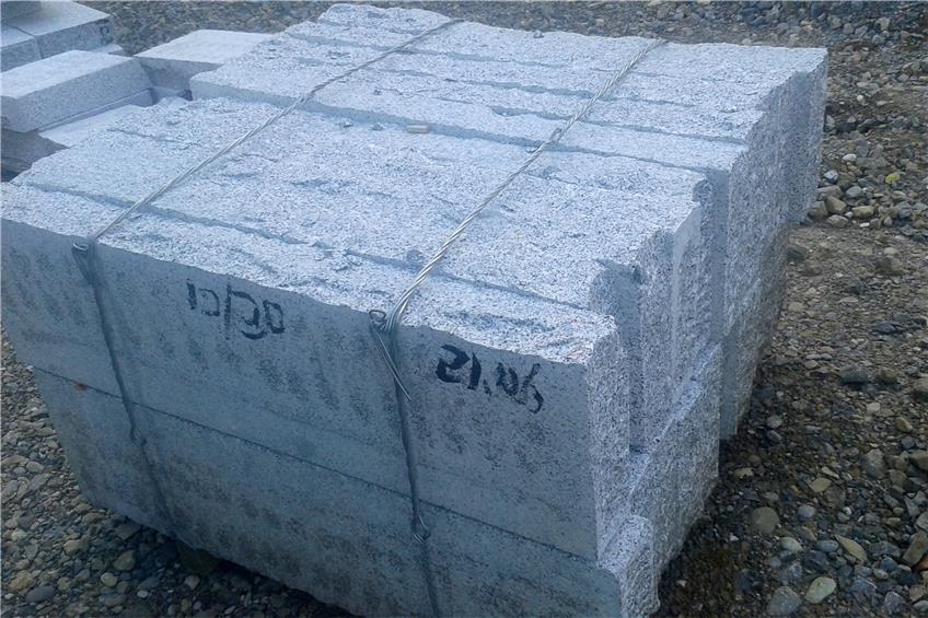 Chinesischer Granit für Randsteine rund um die Seniorenwohngruppe mit Bürgertreff im Kiebinger UnterdorfBild: Eisele