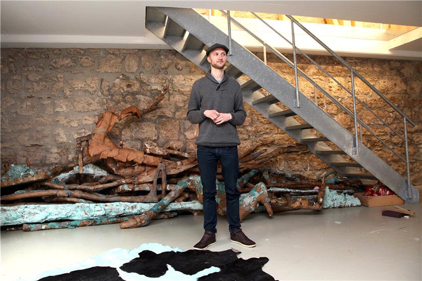 Christoph Mügge ist seit zwei Jahren Stipendiat im Horber Künstlerhaus. Auf den ersten Blick wirkt er still, eher introvertiert. Das ändert sich schnell, wenn er von seinen Arbeiten spricht – mit denen er den Namen Horb ganz schön weit in die Welt trägt.Bilder: Kuball