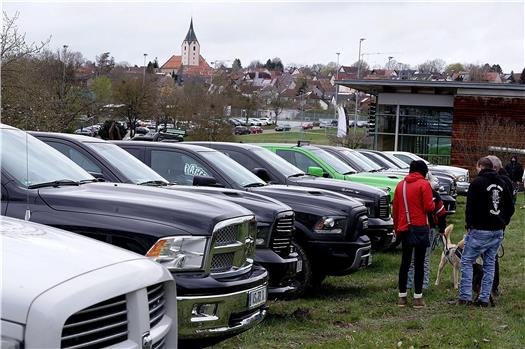Das US-Cars-Treffen am Ostermontag in  Empfingen. Bild: Karl-Heinz Kuball