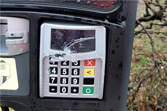 Demoliertes Pin-Pad am Parkscheinautomat 424 in Lustnau. Bild: Stadt Tübingen