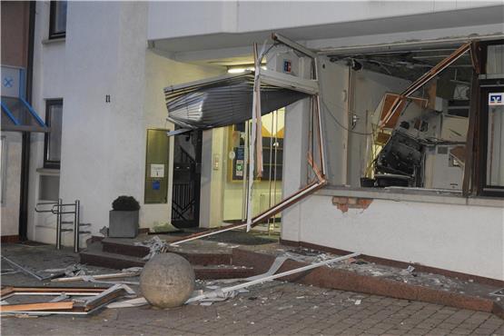 Der Schaden am Gebäude der Volksbank-Filiale in Empfingen war immens. Archivbild: Gerhard Rebmann