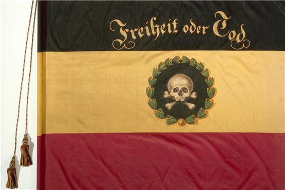 Die Fahne der Reutlinger Freiwilligen-Compagnie vermittelt eine eindeutige Botschaft. Bilder: Heimatmusem