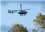 Die Polizei suchte mit dem Hubschrauber nach weiteren Glutnestern.  Bild: Franke