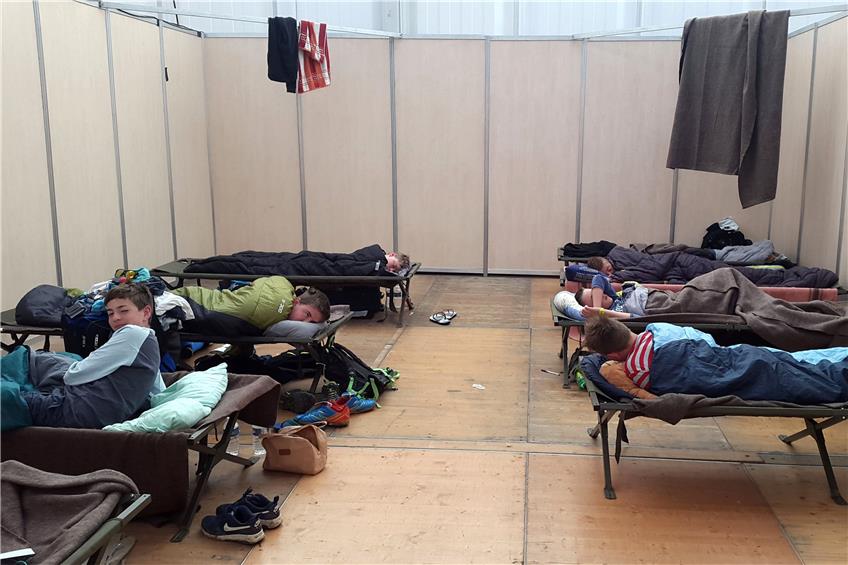 Die Unterbringung in großen Zelten mit Feldbetten erinnerte die Ergenzinger Schüler an Flüchtlingsunterkünfte.