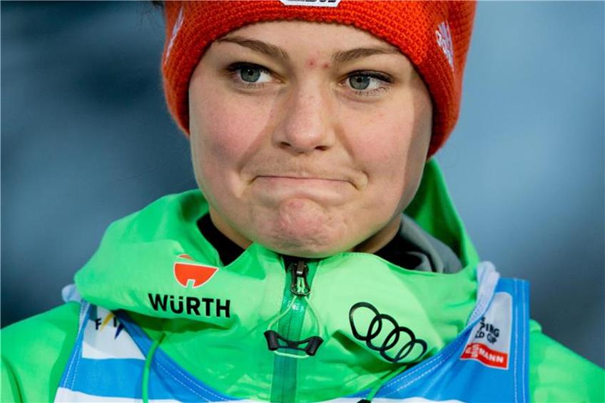 Die deutsche Skispringerin Carina Vogt. Foto: Daniel Karmann/Archiv dpa