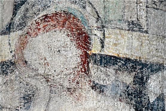 Die hagere Christusgestalt ist umgeben von zeichenhaften Hinweisen auf Jesu Leidensweg, zum Beispiel der Hand des Judas Iskariot, einer Geißelsäule und einem Ysopzweig mit einem Essigschwamm. Bild: Wolfgang Urban