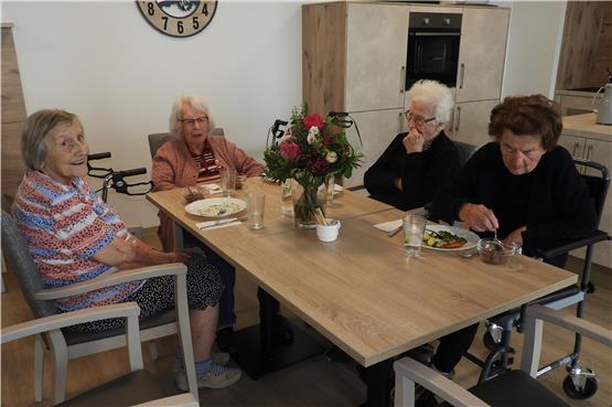 Die vier Damen am Mittagstisch. Bild: Gerhard Rebmann