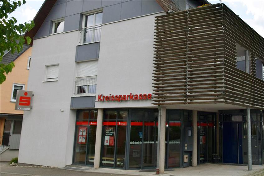 Dunkle Zeiten für viele Kunden der Kreissparkasse Freudenstadt: Die Bank schließt am 1. September zehn ihrer 33 Filialen im Landkreis, darunter auch die im Freudenstädter Stadtteil Dietersweiler.Bild: mos