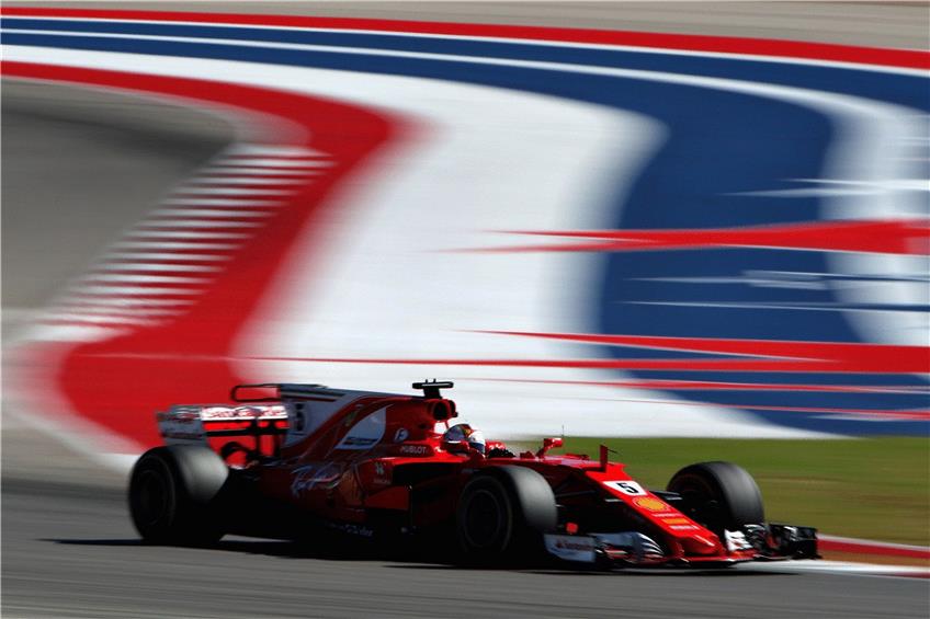 Ferrari-Star Sebastian Vettel (im Bild) hat mit seinem zweiten Platz hinter Austin-Sieger Hamilton dafür gesorgt, dass der Brite noch mindestens eine Woche warten muss, um den nächsten WM-Titel zu feiern. Foto: AFP
