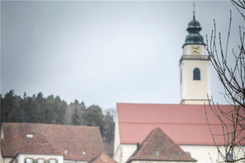 Für Armin Noppenberger hat sein schwarzes Iphone 4 „pastorale Relevanz“.Bild: Breitmaier