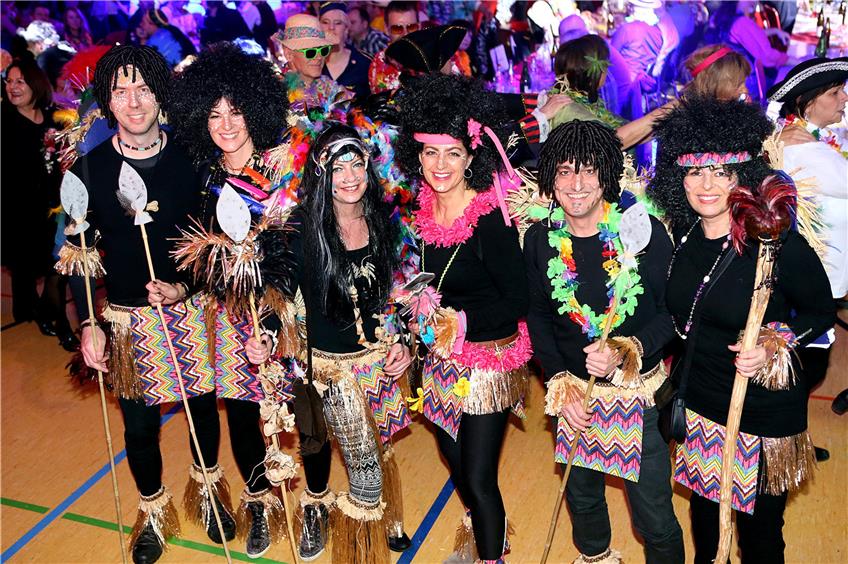 Insel-Feeling verbreiteten auch diese Besucher mit ihren Kostümen beim Horber Fasnets-Eröffnungsball in der Hohenberghalle.Bild: Kuball