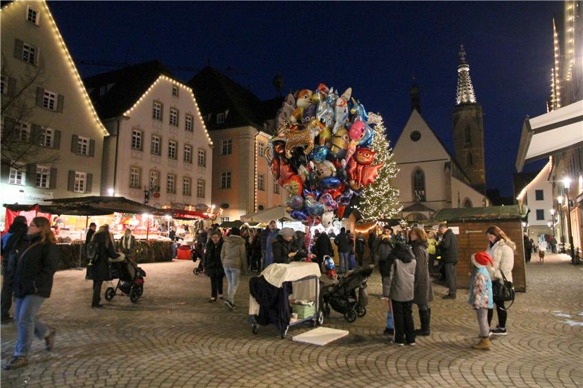 Reichlich Gelegenheit, um Glühwein zu trinken und Weihnachtsgeschenke zu besorgen: der Rottenburger Nikolausmarkt. Bild: Rumpel
