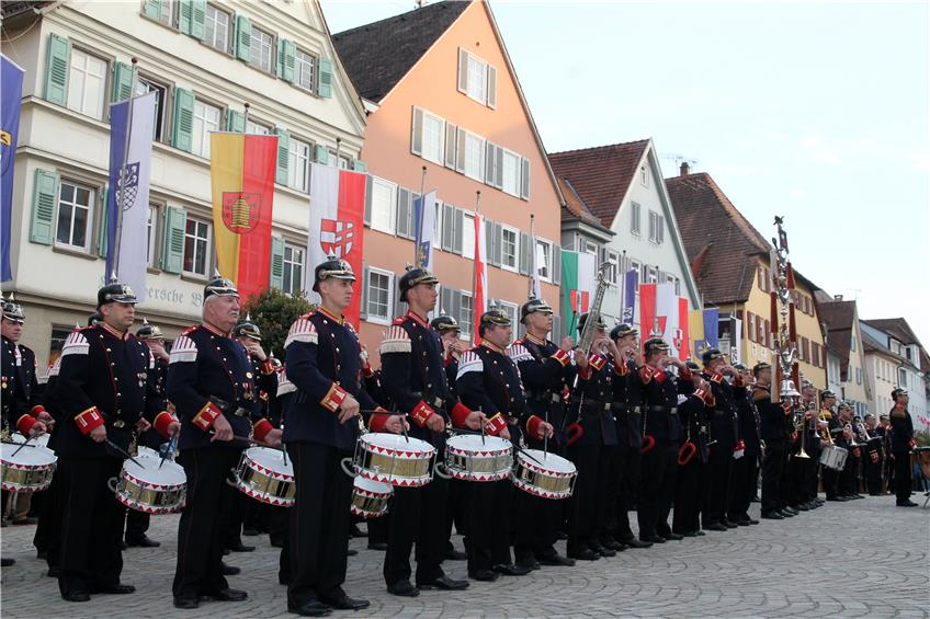 Tradition: Großer Zapfenstreich der Bürgerwache Rottenburg am Vorabend zu Fronleichnam. Bild: Henning