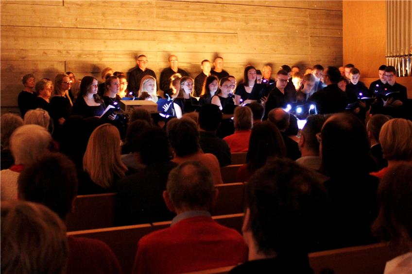 Vollbesetzt war die neuapostolische Kirche in Vöhringen bei beiden „Lichterkonzerten“ mit Chören und Instrumentalisten. Privatbild