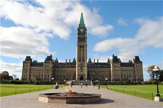 (https://pixabay.com/de/photos/ottawa-parlament-kanada-regierung-815375/ ©festivio)