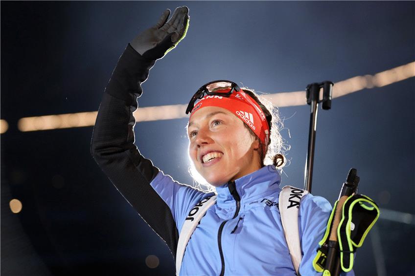 Abschied mit einem strahlenden Lächeln: Laura Dahlmeier nach dem letzten Rennen ihrer aktiven Karriere. Foto: Friso Gentsch/dpa Foto: Friso Gentsch/dpa