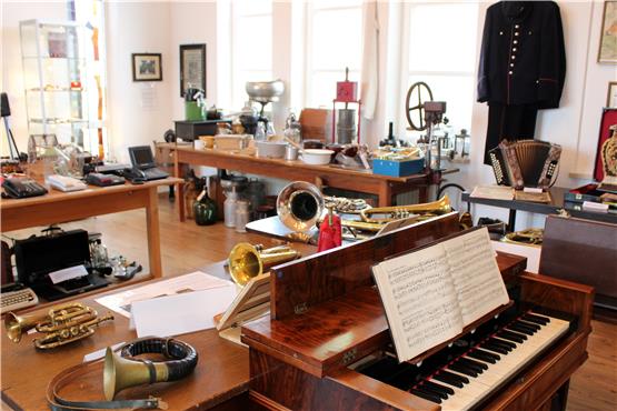Aktuell präsentieren Margarethe Neuendorf und ihr Mann alte Instrumente im Heimatmuseum in Remmingsheim, aber es gibt dort noch einiges mehr zu entdecken. Bild: Alina Kohl