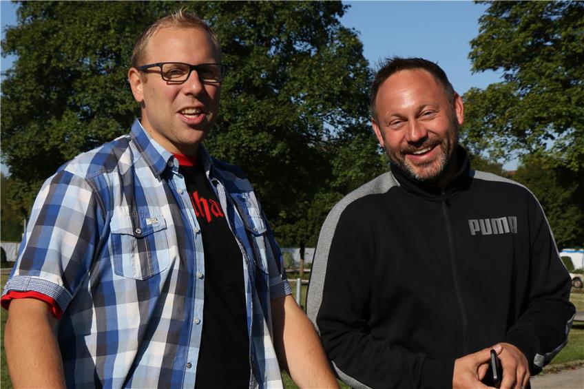 Alle Hände voll zu tun: Bürgermeister Ferdinand Truffner und Bernd Hug, der Teamleiter Eventmarketing des Veranstalters Antenne 1.