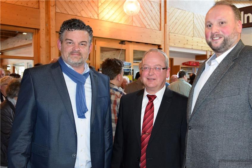 Am 24. April müssen diese drei auf jeden Fall noch einmal ran (von links): Andreas Bombel, Amtsinhaber Reiner Ullrich und Stimmenkönig Michael Pfaff. Bilder: mos