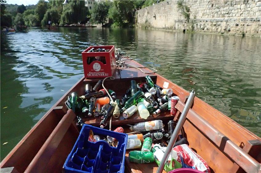 Am Ende zogen Leyk und seine Helfer 130 Dosen, 120 Bierflaschen und viel weiteren Müll aus dem Neckar.Privatbild