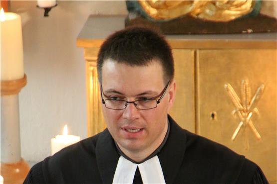 Am Sonntag wird der evangelische Pfarrer Christoph Gruber in Empfingen ordiniert.Bild: Albert Reich