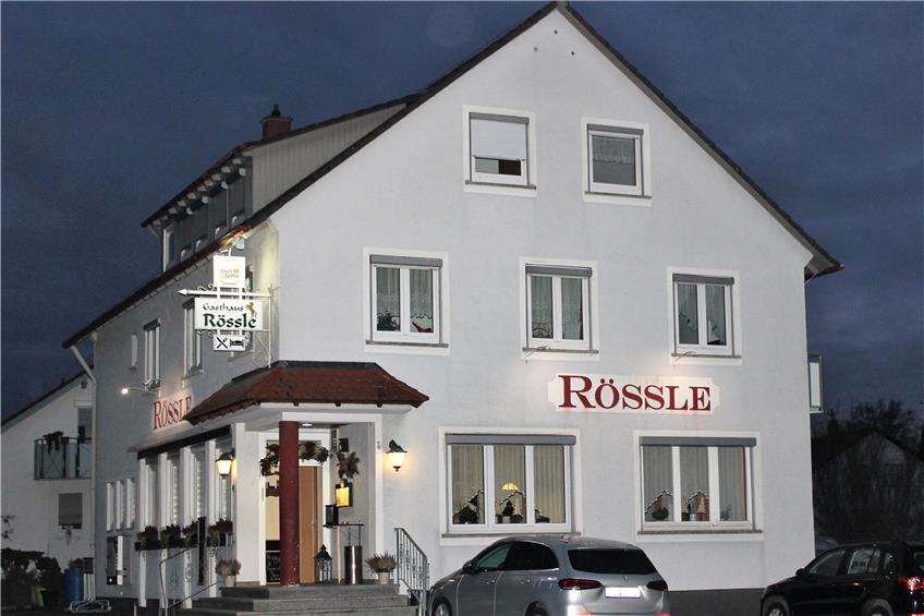 Auf Nachfolgersuche: Die Inhaberin Ursula Günther bestätigt laufende Verhandlungen zum Gasthaus Rössle in Mühlheim . Bild: Herold Schwind