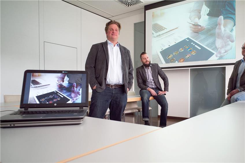 Auf die Ohren: Timo Gschwendtner, Alfons Martin, Patrick Schreiner und Evelien van Veen verkaufen virtuelle Konferenzräume in 3D-Sound.
