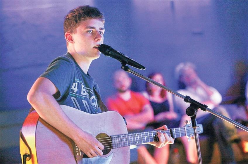 Auftritt beim Wettbewerb für Nachwuchsmusiker: Der 20-jährige Benedikt Sienz kam ins Finale von „Sing and Win“.