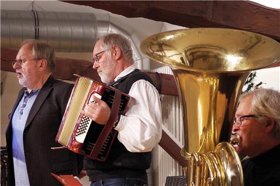 Begnadeter Vortragskünstler: Werner Schärdel (links) mit seiner Gruppe Tuba Libre. Bild: Claudia Jochen
