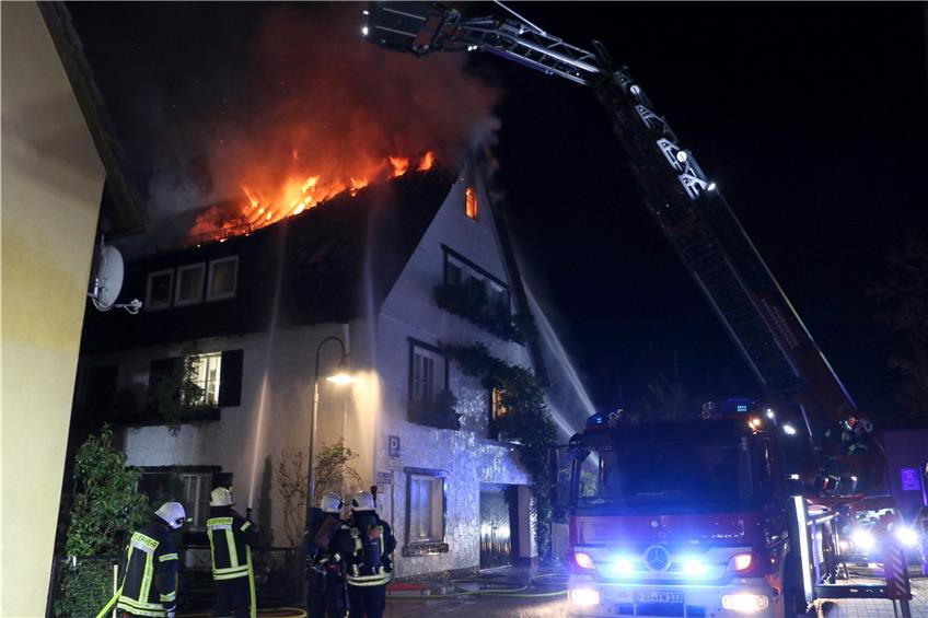Bei einem Brand In der Freudenstädter Tannenstraße waren 55 Feuerwehrmänner im Einsatz. Bild: Feuerwehr