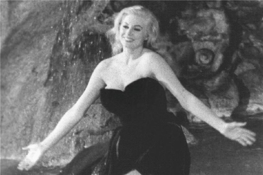 Berühmte Filmszene: Anita Ekberg beim Bad im Trevi-Brunnen. Foto: dpa