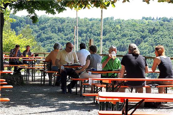 Biergärten sind am 1. Mai beliebte Ausflugsziele, so wahrscheinlich auch der Rauschbart. Archivbild: Karl-Heinz Kuball 