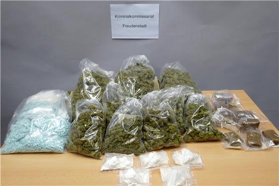 5000 Ecstasy-Pillen, dreieinhalb Kilogramm Cannabis und 250 Gramm Kokain gefunden / Zwei Männer in U