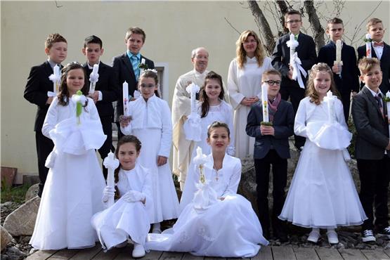 15 Kinder feierten in der „Herz-Jesu-Kirche“ in Lützenhardt ihre Erstkommunion