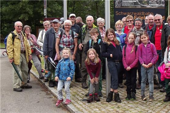 Familienwanderung zum Thema Schwarzwaldbahn des Schwäbischen Albvereins führt 33 Teilnehmer nach Tri