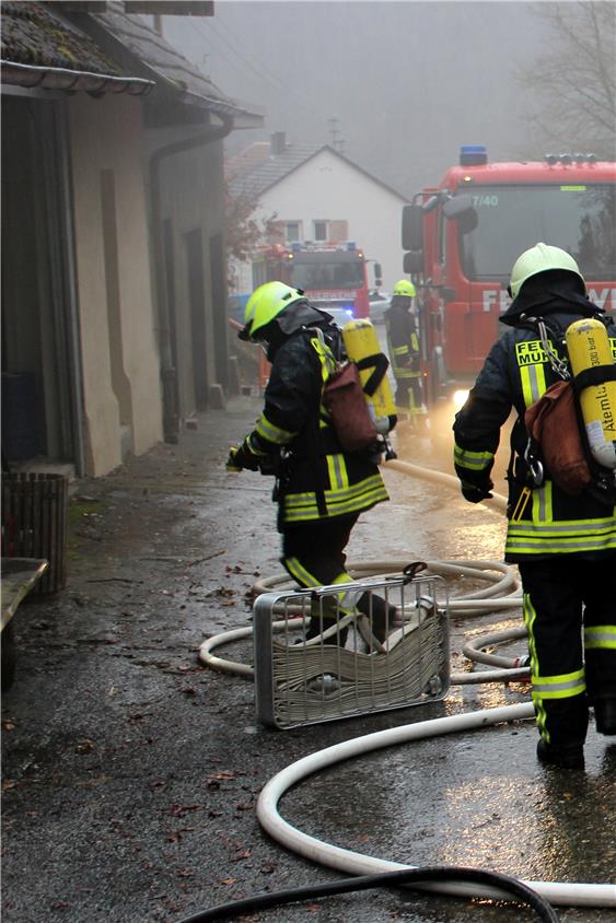 Schmorbrand im Fischinger Bauhofgebäude ruft fünf Feuerwehren auf den Plan