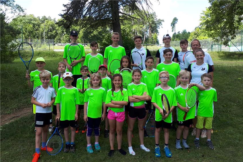 Mehr als 20 junge Tenniscracks beim Ferienspaß