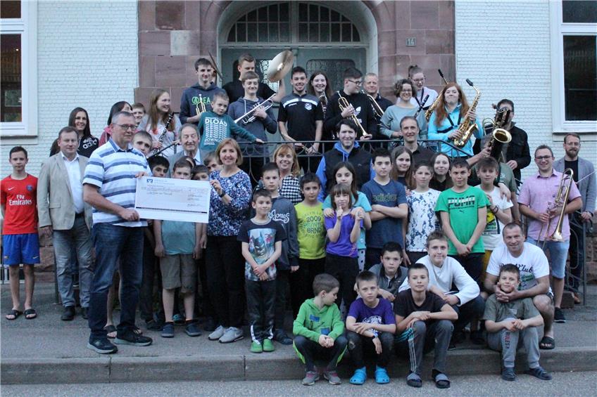 2500 Euro für 26 Kinder und fünf Betreuer aus Mariupol
