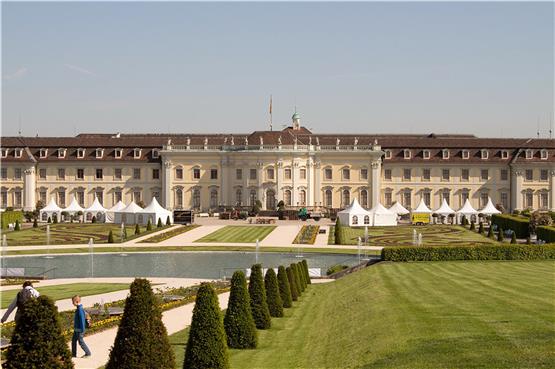 Blühendes Barockschloss – Schloss Ludwigsburg hat sich herausgeputzt und empfängt seine Besucher.. Bild: pixabay.com © wuzzy2301 (CCO Public Domain))