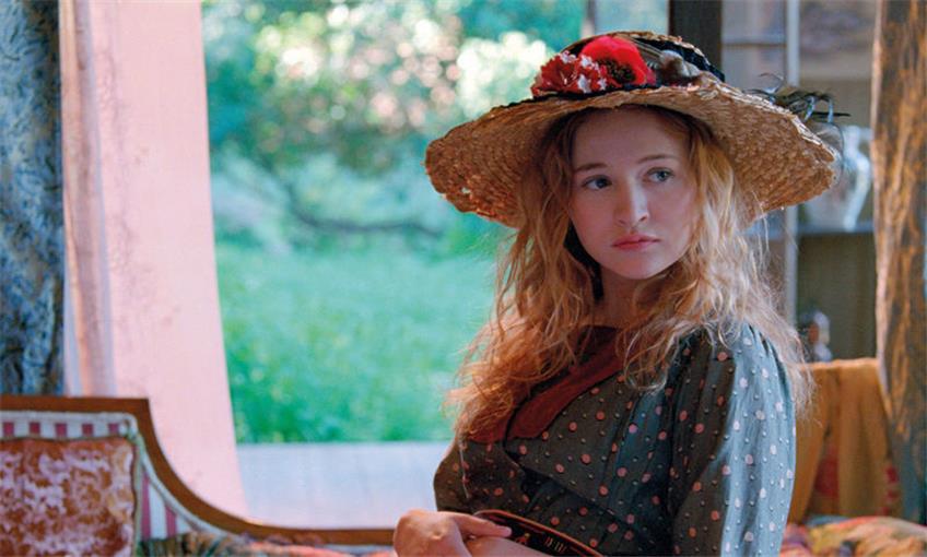 Christa Theret in "Renoir".