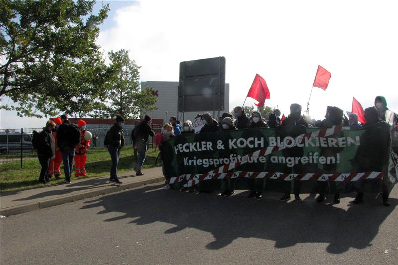 Das Aktionsbündnis  „Rheinmetall entwaffnen" zog mit einem Demonstrationszug dur...