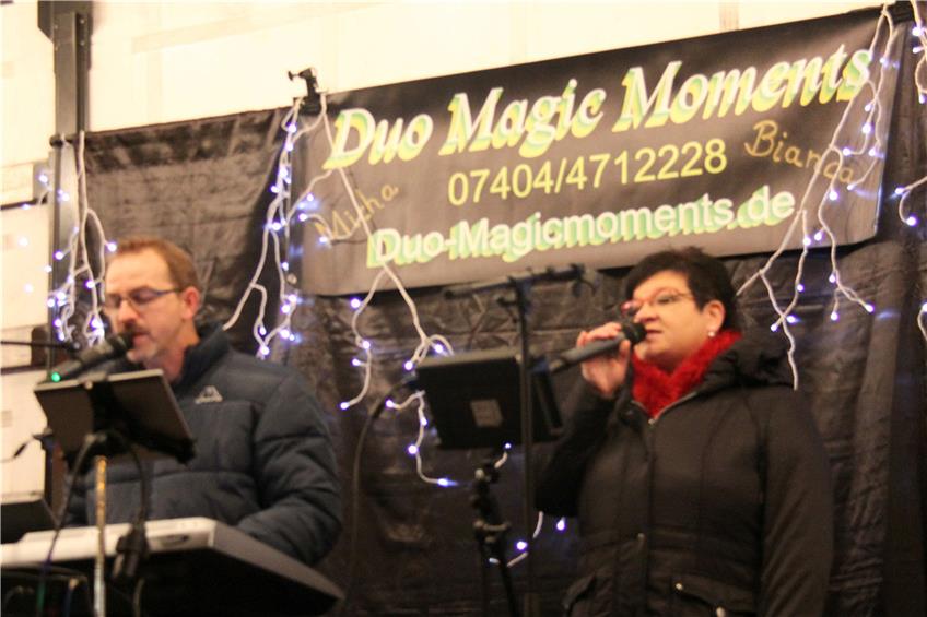 Das Duo „Magic Moments“ präsentierte seine „Sulz erstrahlt“-Hymne.