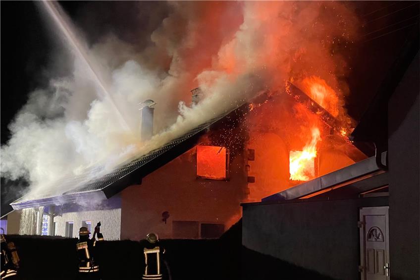 Das Feuer war am frühen Morgen des 29. März im Obergeschoss des Talheimer Wohnhauses ausgebrochen. Bild: Feuerwehr Horb