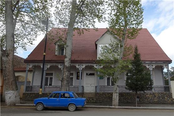 Das Haus der Familie Vohrer in Helenendorf, dem heutigen Göygöl, in Aserbaidschan. Bild: Renate Föll