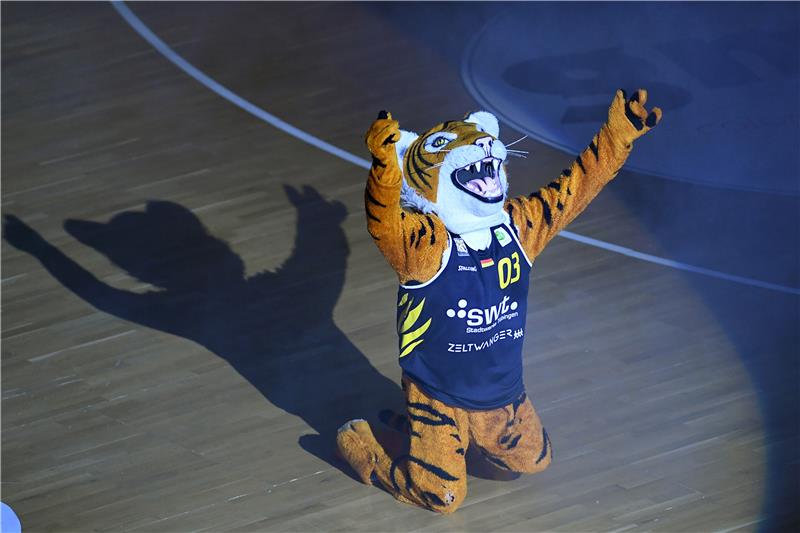 Das Maskottchen jubelt zurecht: Die Tigers gewannen zuhause. Bild: Ulmer